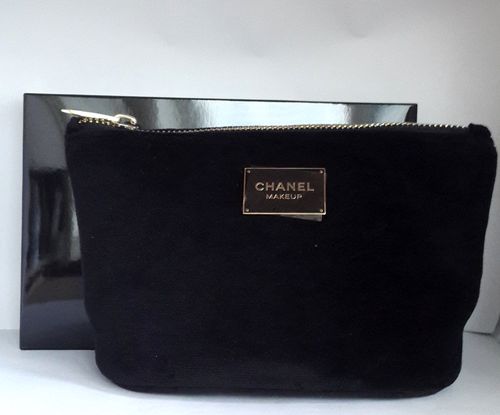 Chanel под замшу в коробке 18*17*7 см 1800 р - цвета черный и красный