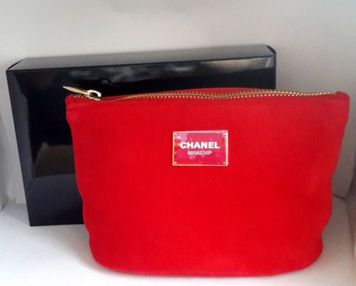 Chanel под замшу в коробке 18*17*7 см 1800 р - цвета черный и красный в наличии 